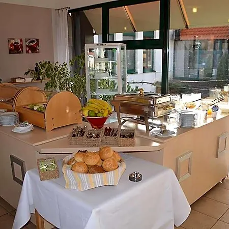 Velcrea Hotel *
